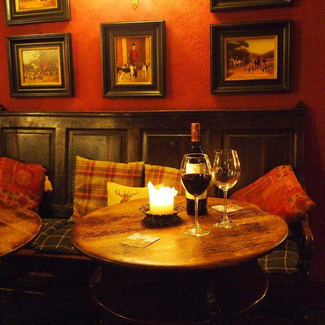 Cosy rooms to enjoy meals with friends